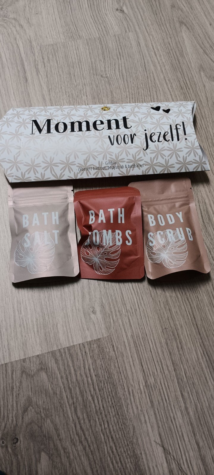 Bruisballen badzout en bodyscrub in kado verpakking, Bijoux, Sacs & Beauté, Beauté | Diététique & Perte de poids, Enlèvement ou Envoi