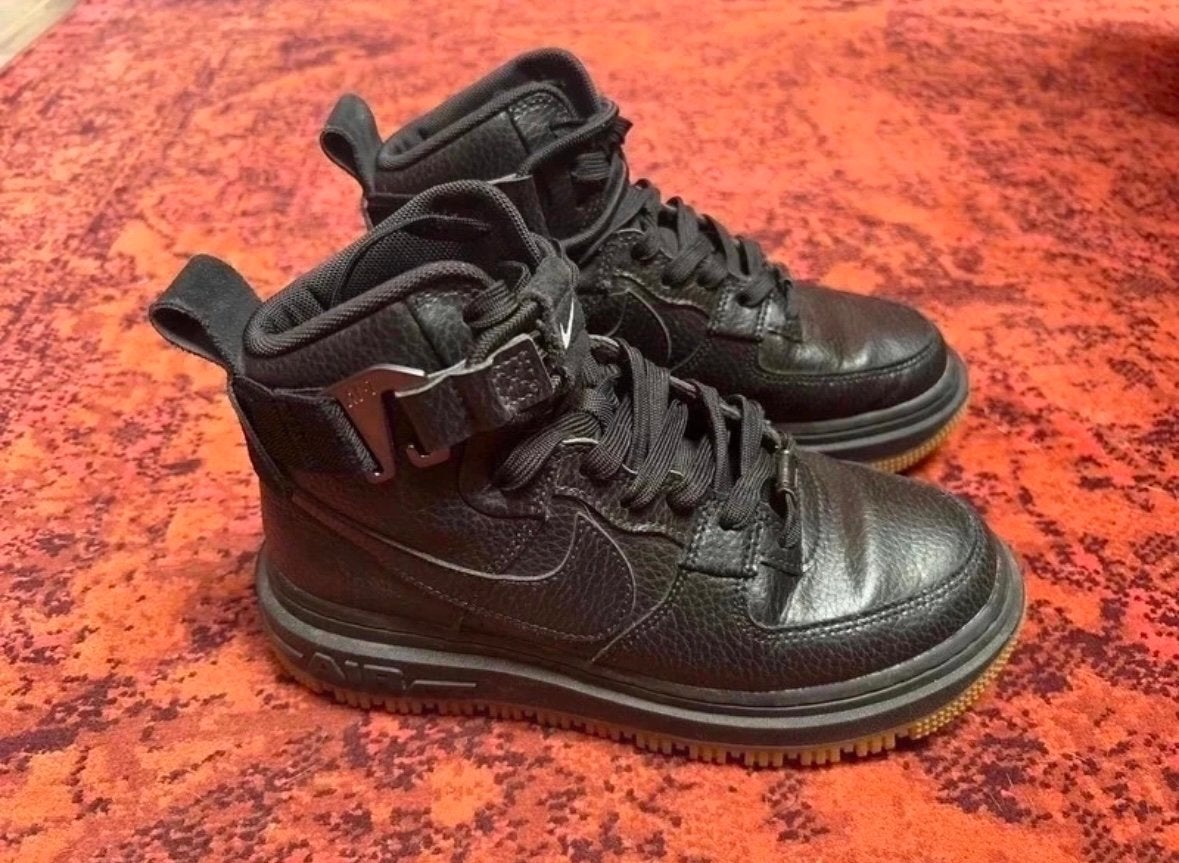 Nike Air Force 1 High, Ophalen