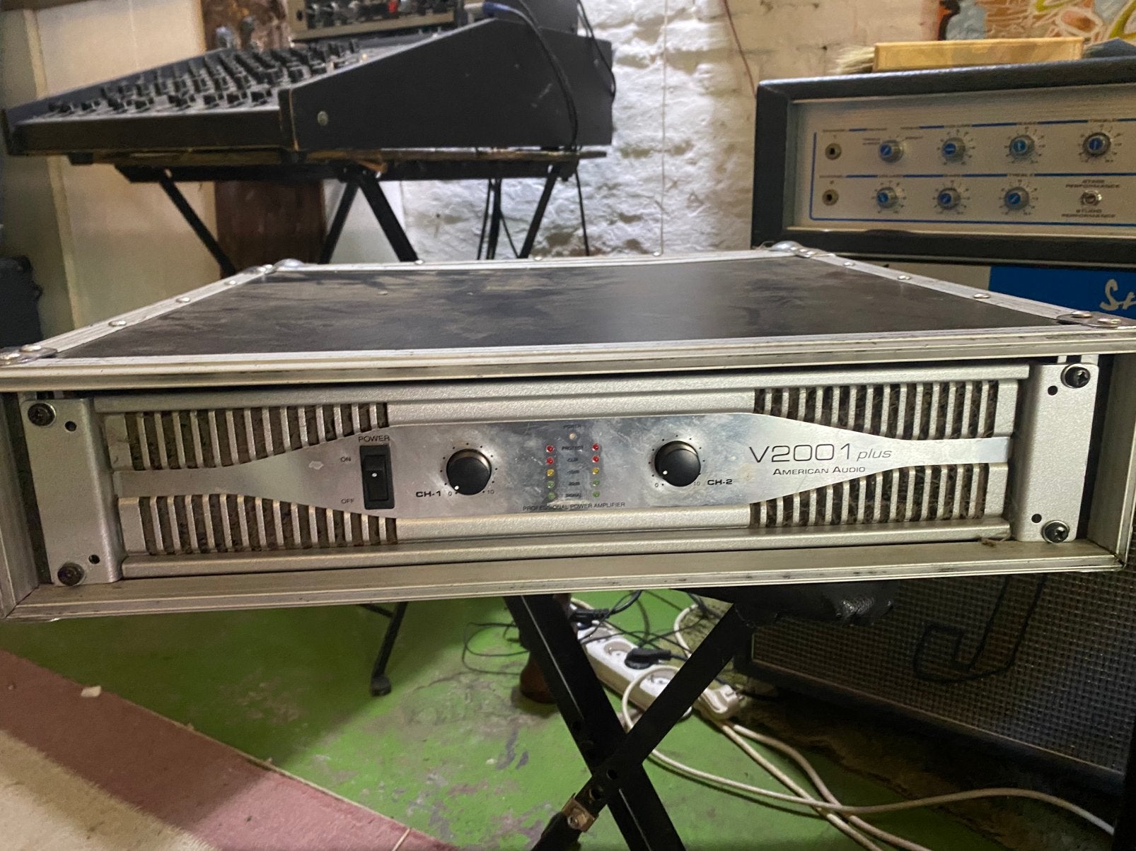 American audio v2001 plus, Muziek en Instrumenten, Ophalen, Zo goed als nieuw