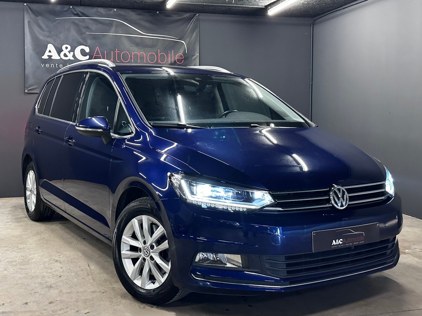 Vw Touran 1.4 Benzine 150PK Automaat, Auto's, Automaat, Monovolume, 4 cilinders, Blauw