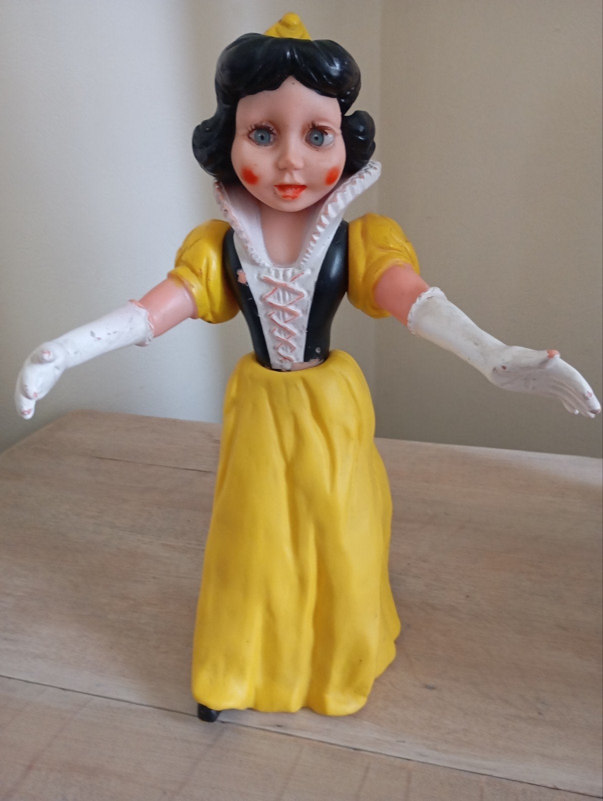 Grand « Blanche-Neige » en caoutchouc. Hauteur 40 CM, Collections, Disney, Enlèvement ou Envoi, Utilisé, Statue ou Figurine