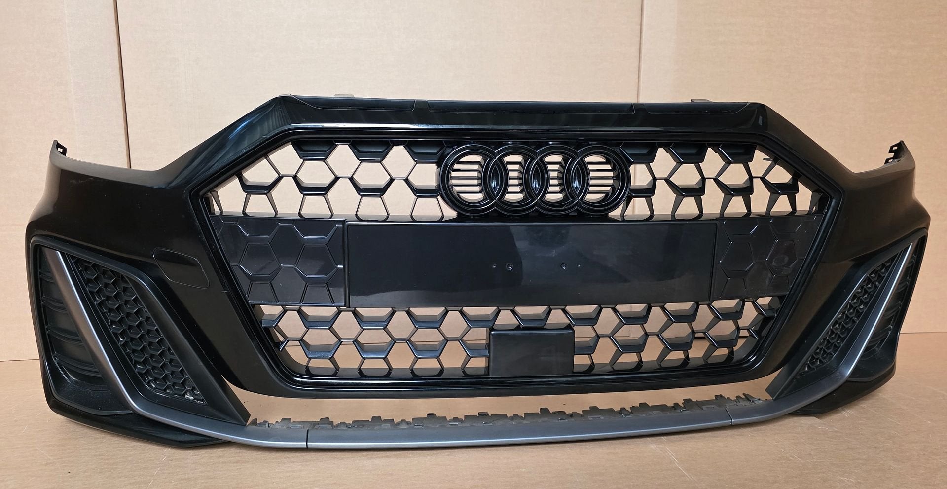 Voorbumper Audi A1 82A S-Line Origineel SLINE L Y9T BUMPER, Gebruikt, -, Voor, Bumper