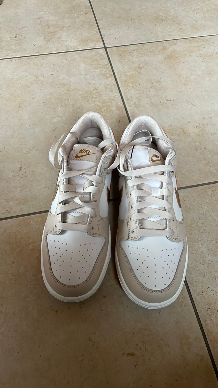 Nike Dunk Low Phantom Metallic Gold (W), Ophalen, Overige kleuren, Nieuw, Sneakers
