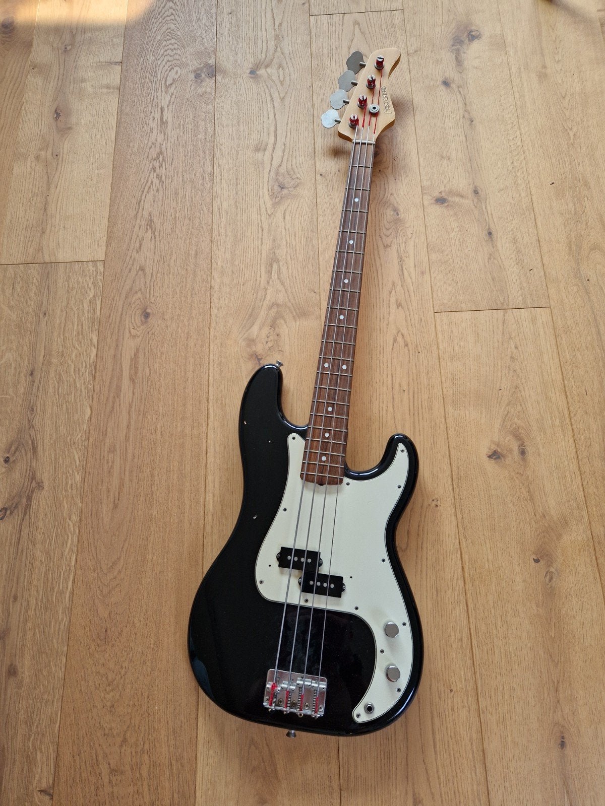 Fernandes P bass, Musique & Instruments, Instruments à corde | Guitares | Basses, Enlèvement