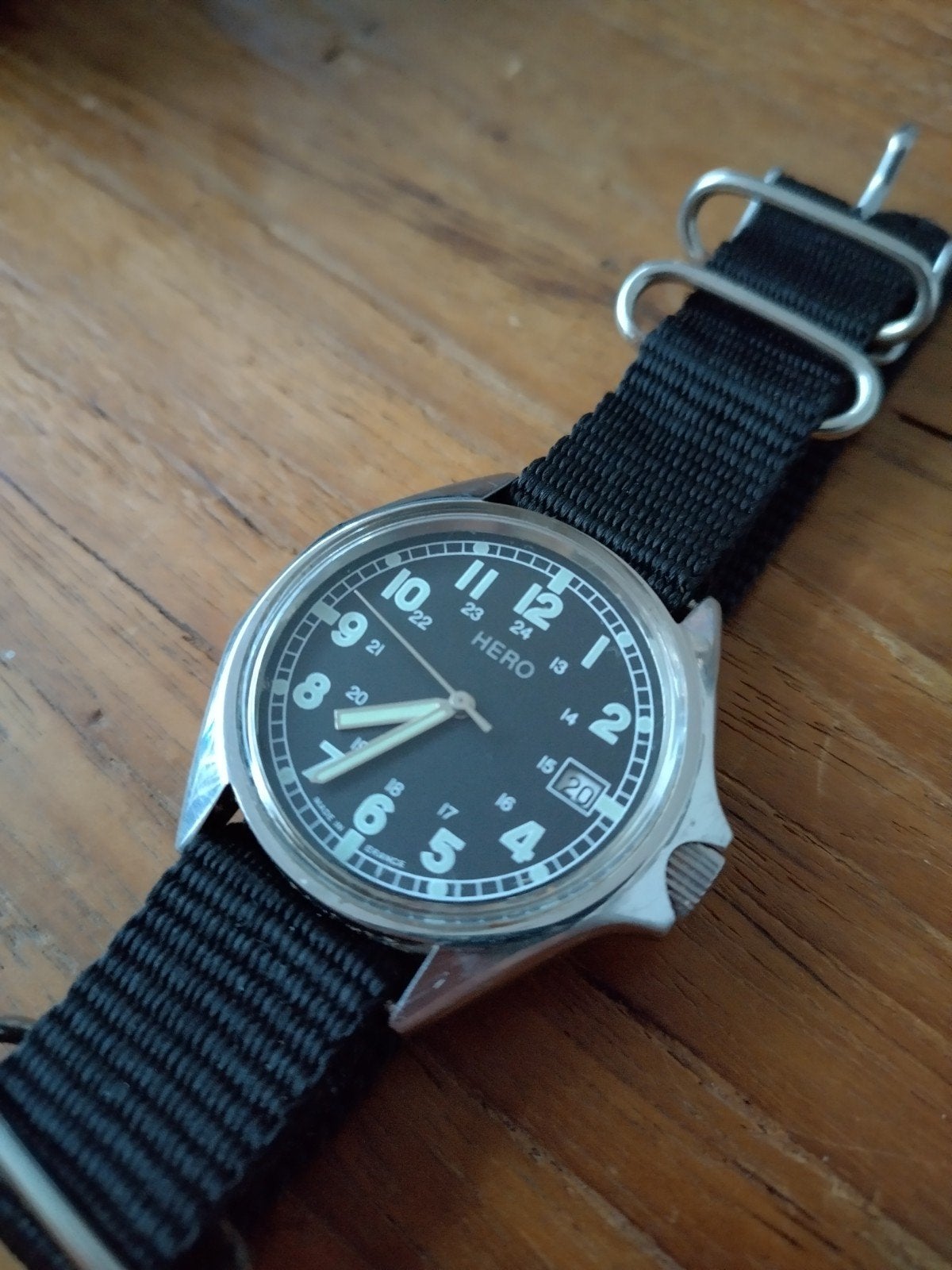 Montre Hero de style militaire, Bijoux, Sacs & Beauté, Enlèvement ou Envoi