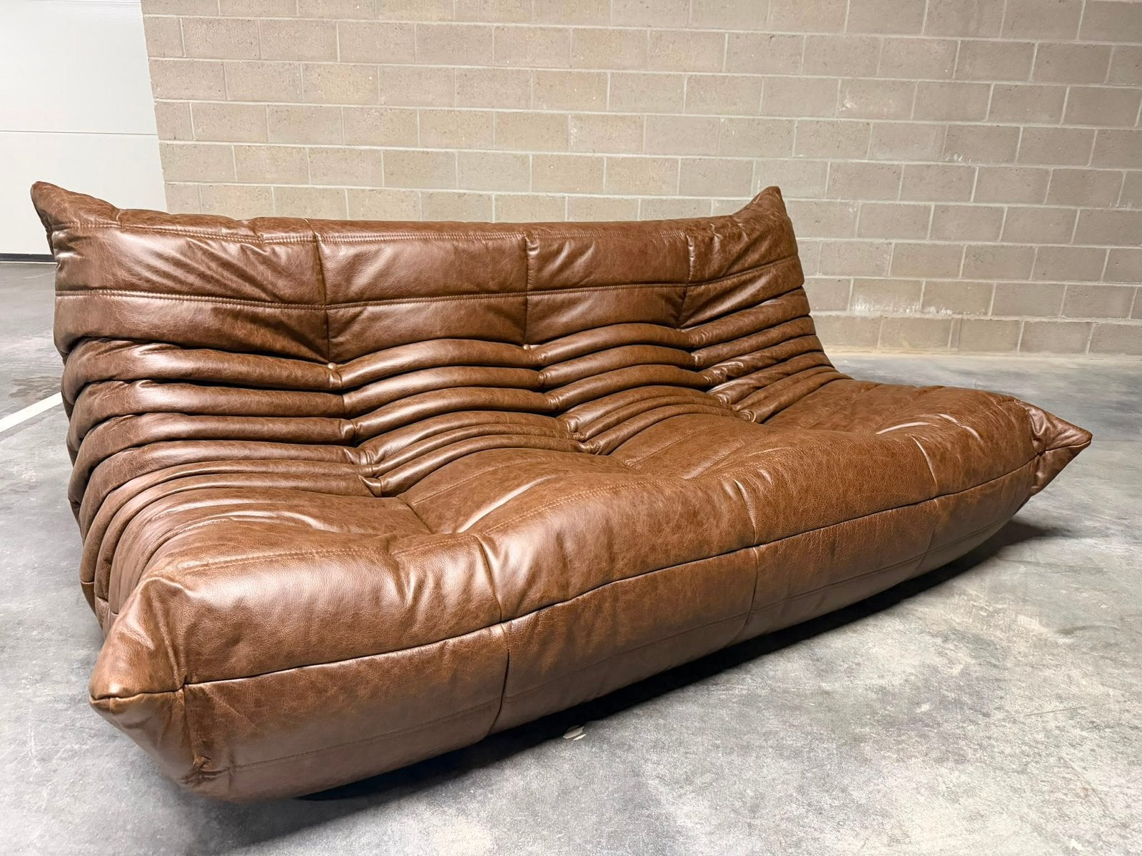 2x Togo 3 places Cuir vintage marron chocolat (Mokka), Maison & Meubles, Enlèvement ou Envoi, Ligne roset togo
