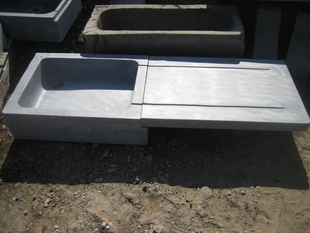 mooie diepe opgekuiste arduinen pompbak met aanrecht, Antiek en Kunst, Ophalen