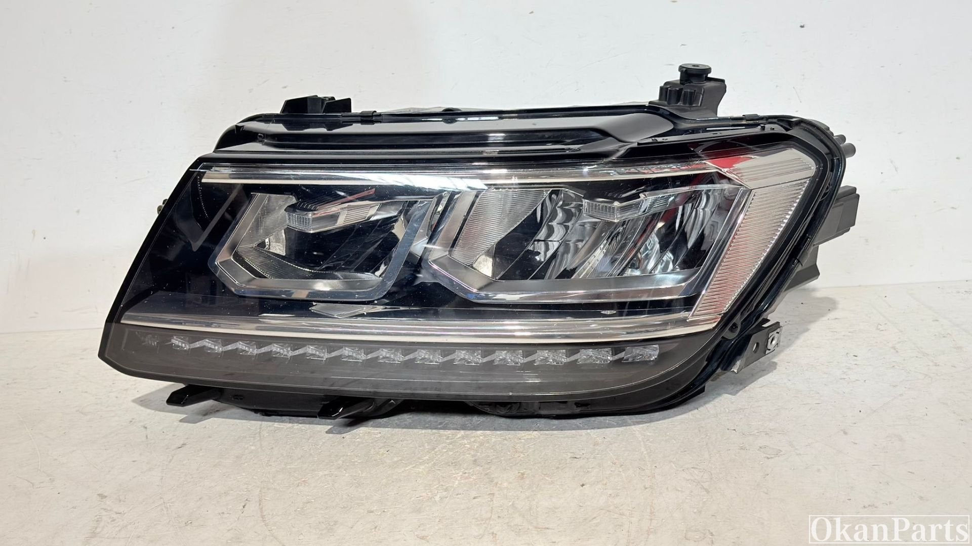 Phare gauche LED pour Volkswagen Tiguan 5NA (r f rence 5NB94, Fabrikant BV, Utilisé, Info@fabrikant.eu, Fabrikantstraat 1
1000 AA  Amsterdam, NL