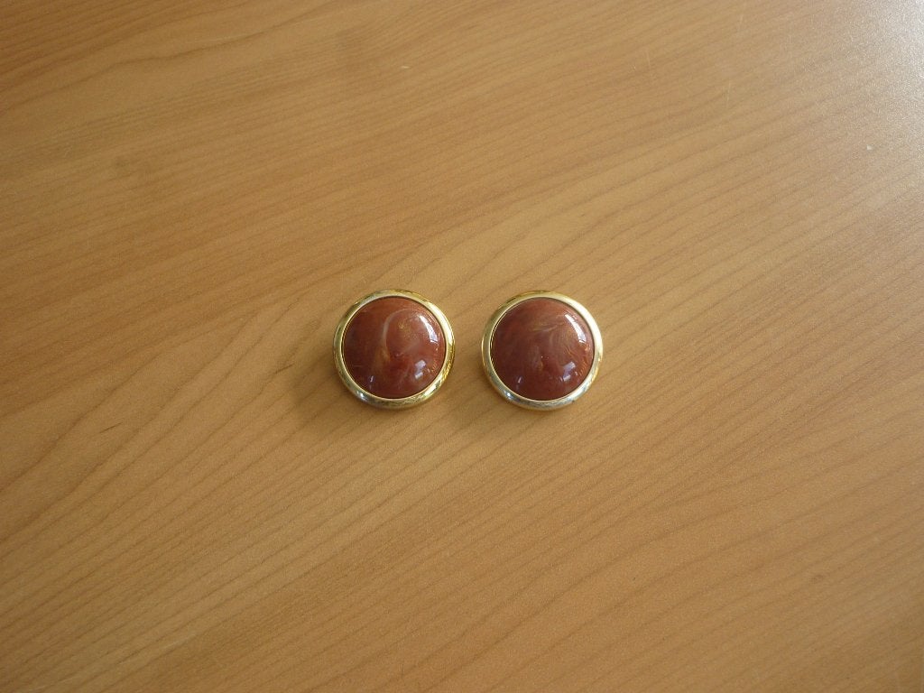 Gratis Grote ronde bruine oorbellen clips oorclips, Handtassen en Accessoires, Oorbellen, Ophalen