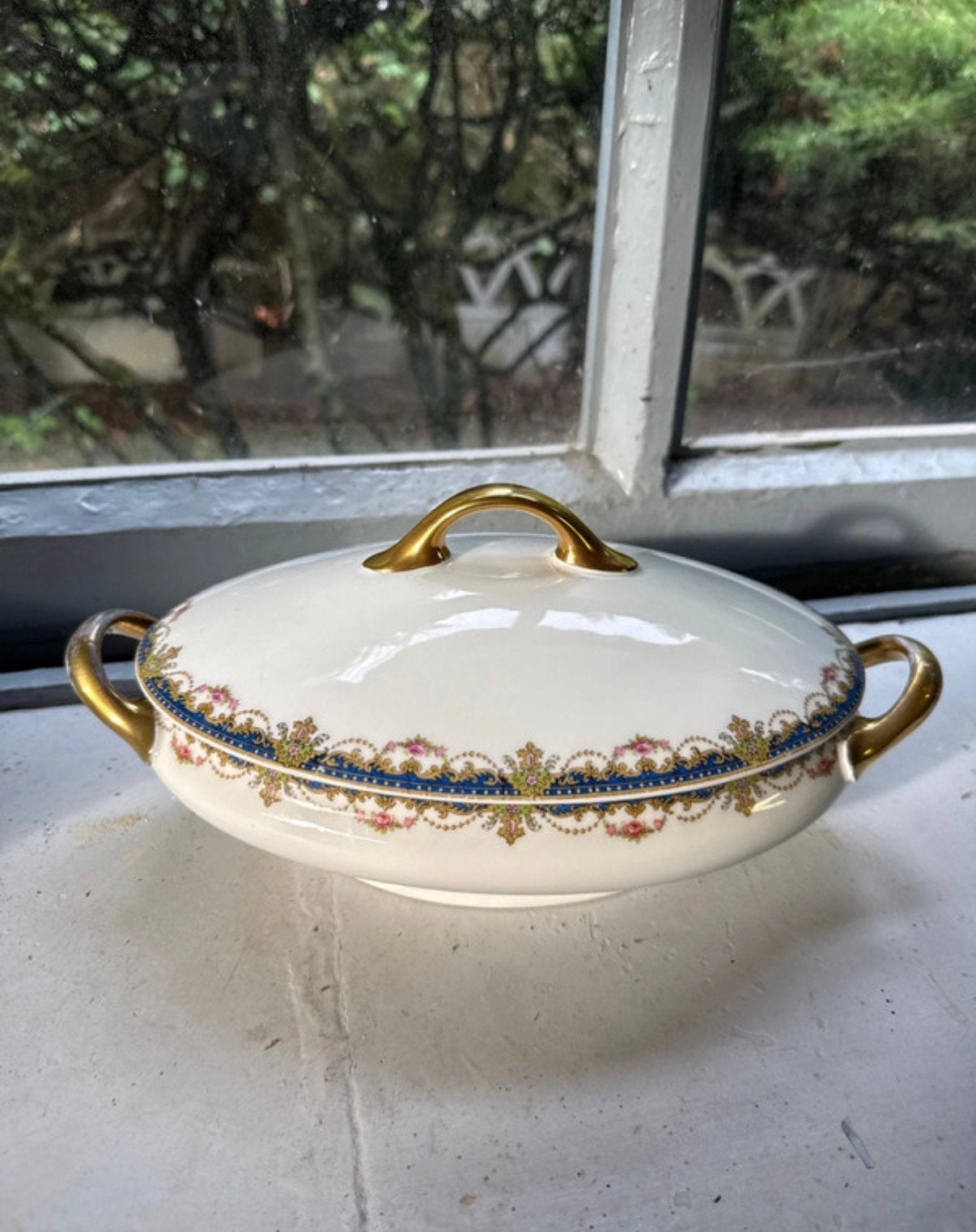 Terrine ancienne en porcelaine de Limoges par Jacques Tielès, Enlèvement
