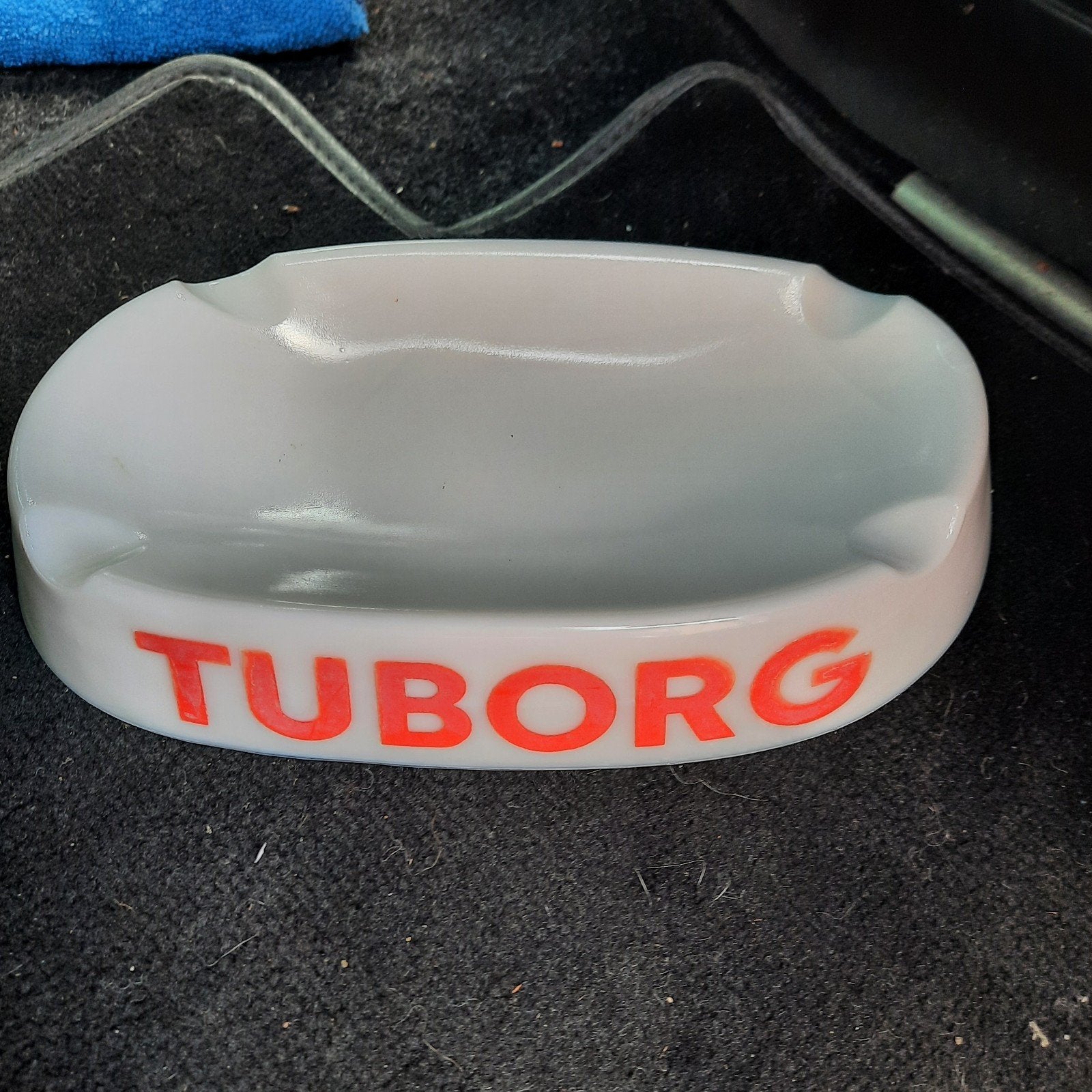 Tuborg asbak in glaspasta . 23 cm x 12 cm ., Verzamelen, Ophalen of Verzenden, Zo goed als nieuw, Glas of Glazen, Overige merken
