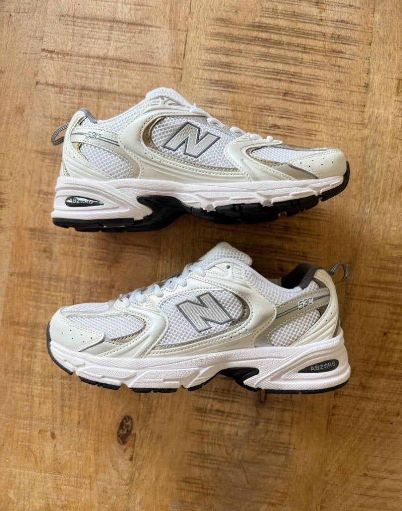 New Balance 530 Silver White Metallic maat 40,5, Vêtements | Femmes, New Balance, Enlèvement ou Envoi, Neuf, Sneakers et Baskets