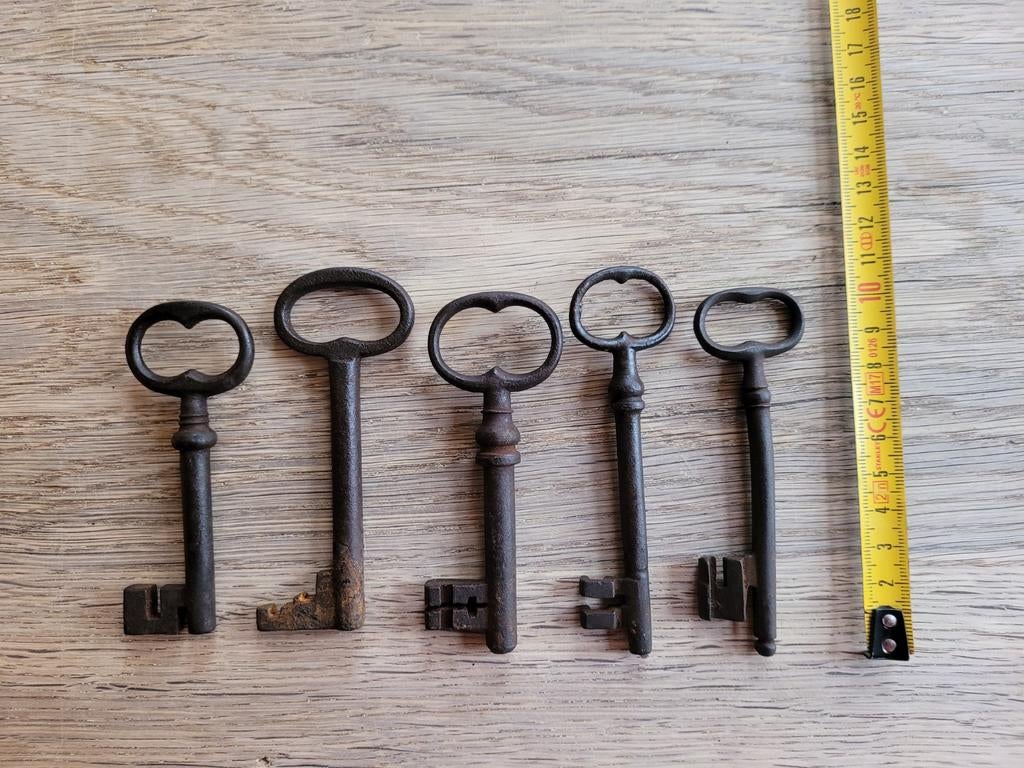 Lot de 5 anciennes clés, Enlèvement ou Envoi