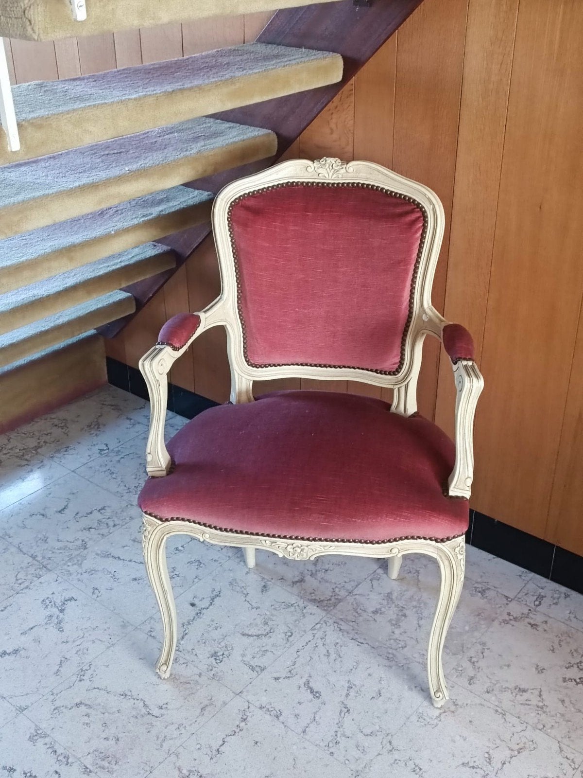 Fauteuil de style Louis XV, Enlèvement