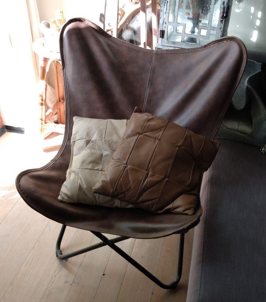 vintage vlinderstoel inclusief lederen kussentjes, Huis en Inrichting, Stoelen, Ophalen, Bruin, Zo goed als nieuw, Eén