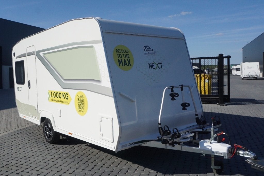 Nieuwe 3pers.Next met fietsrek, fr bed, zithoek, MTM 1300kg, Caravans en Kamperen, Caravans, Next, Frans bed, Bedrijf, Tot en met 3