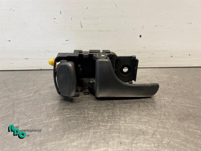 Poignée portière 2portes gauche d'un Nissan Terrano (Terra, -, 3 mois de garantie, Utilisé, -