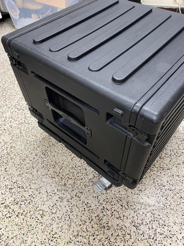 Rack SKB 8U Roto + plateau à roulettes SKB 1SKB-RCB, Enlèvement ou Envoi, Comme neuf, Flight case