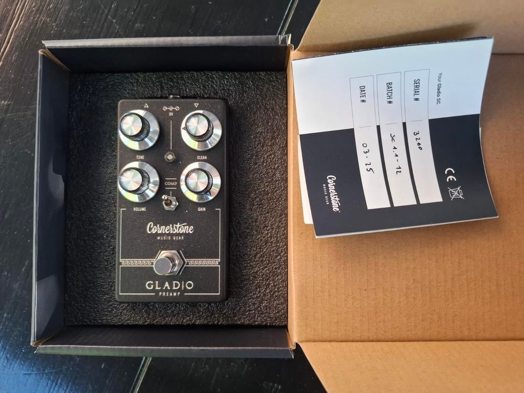 Cornerstone Gladio Preamp Overdrive Pedaal, Muziek en Instrumenten, Ophalen of Verzenden