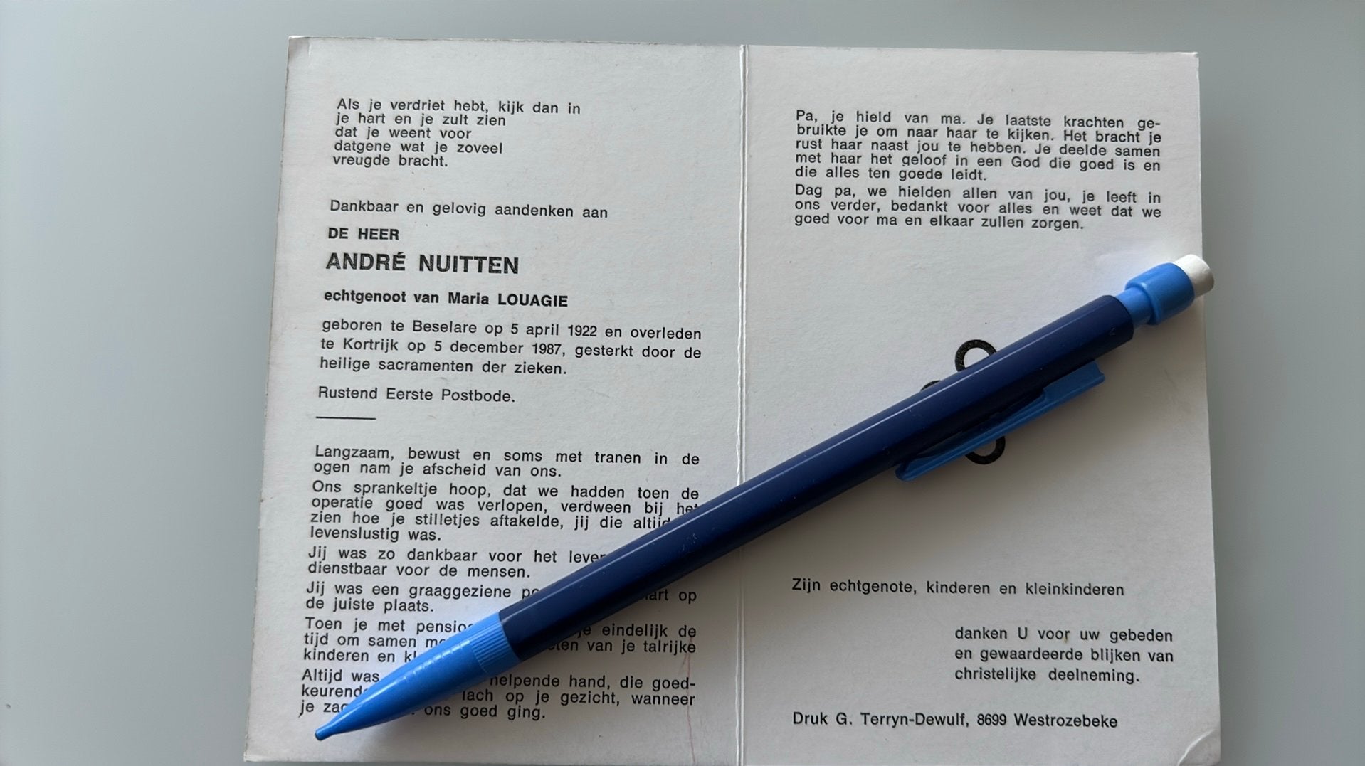 Rustend 1ste postbode Akdré Nuitten, Verzamelen, Bidprentjes en Rouwkaarten, Verzenden, Bidprentje