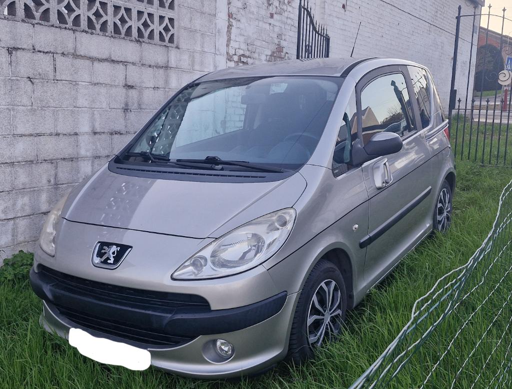 Peugeot 1007 1.4i Urban, Autos, Peugeot, Argent ou Gris, Achat, Boîte manuelle, Verrouillage central