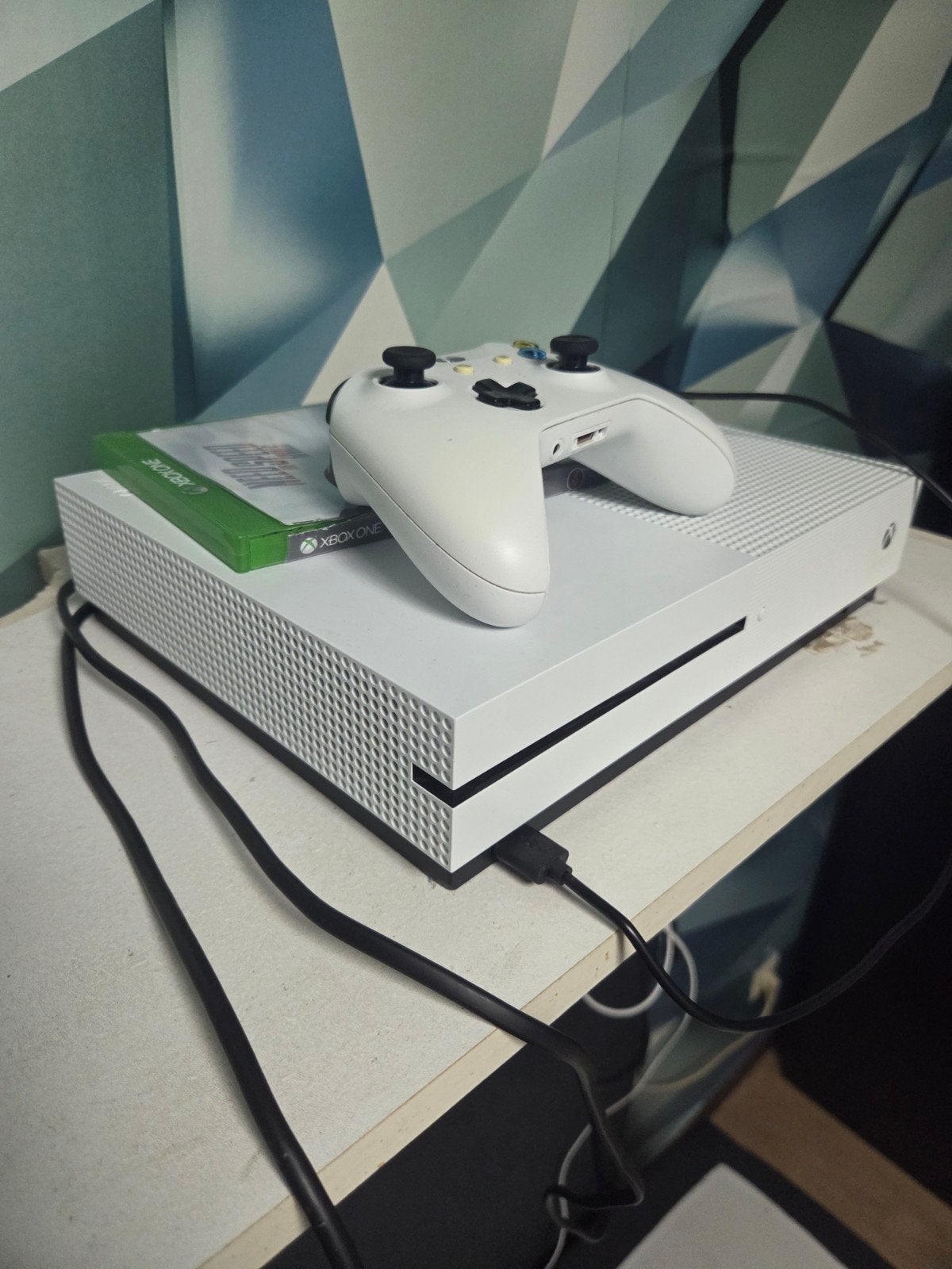 xbox one 500 gig plus need for speed rivals, Games en Spelcomputers, Spelcomputers | Xbox One, Ophalen, Xbox One