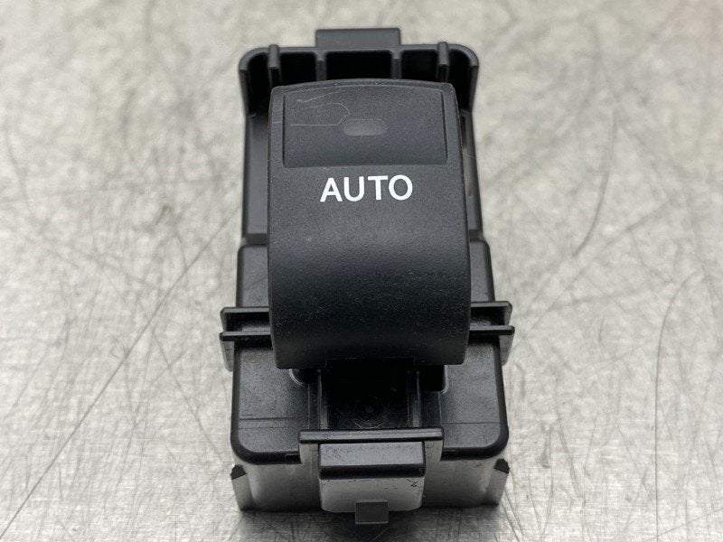 COMMUTATEUR VITRES ELECTRIQUES Toyota Land Cruiser (J15), Dhr. M. Roggen, Toyota, Stadsweg 37 37
9917 PV  WIRDUM GR., NL, Utilisé
