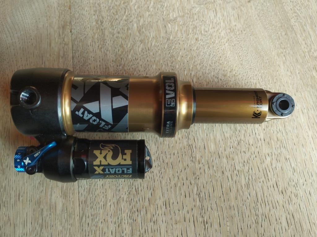 Fox
Float X Factory 2pos-Adj Evol LV Trunnion, Enlèvement ou Envoi, Neuf, FOX RACING