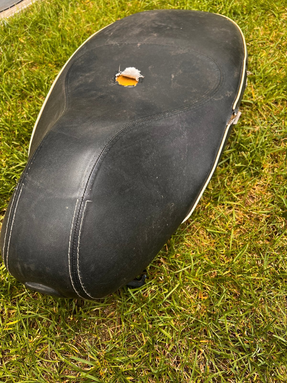Vespa Sprint/Primavera zadel voor opmaak of onderdelen, Ophalen, Zo goed als nieuw, Zadel, Vespa