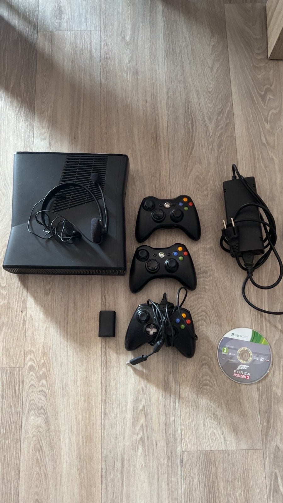 Xbox 360 + 3 manettes + casque original + Forza 2, Consoles de jeu & Jeux vidéo, Consoles de jeu | Xbox 360, Enlèvement, Comme neuf