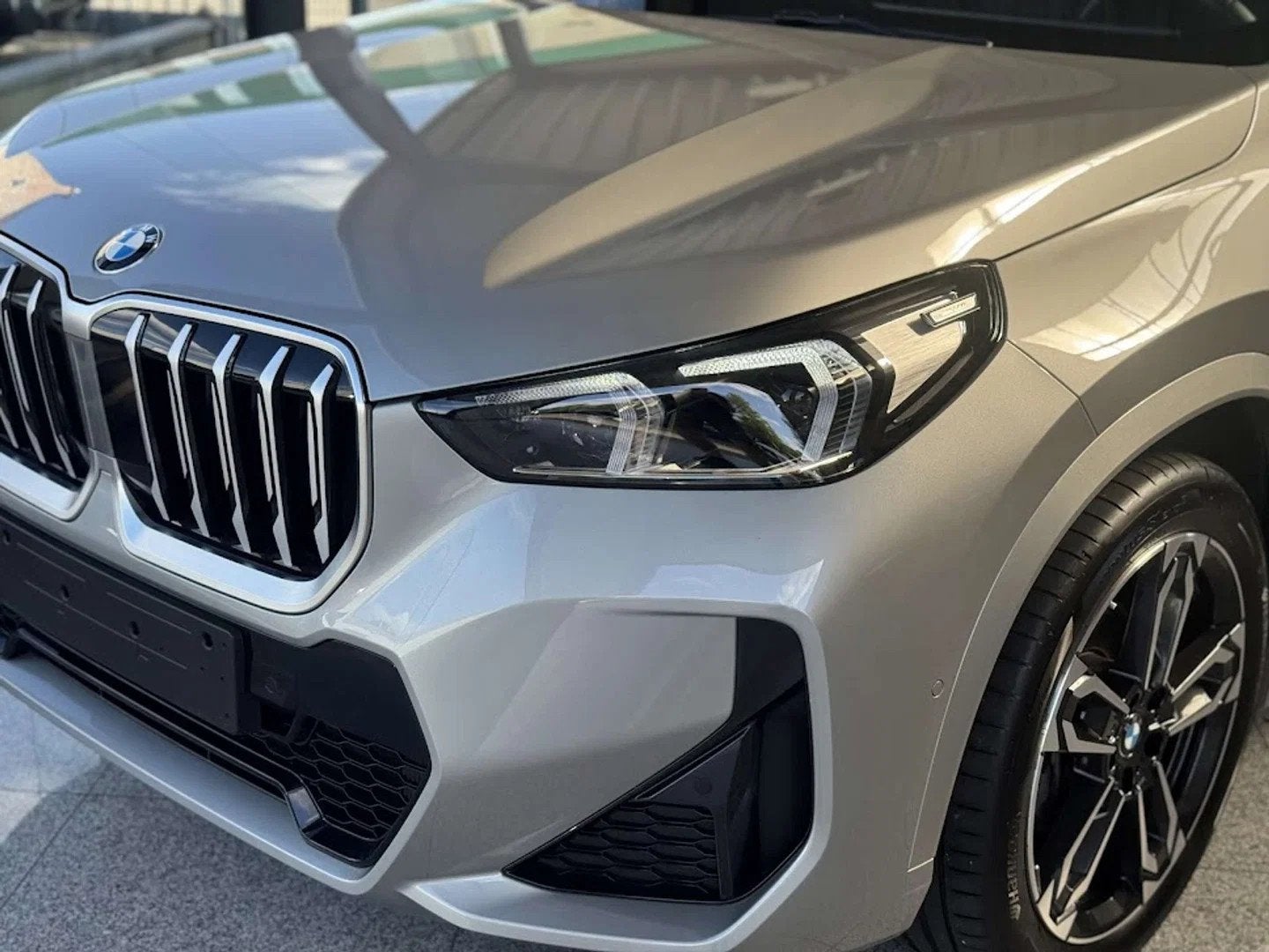 BMW X1 sDrive18i M Sport / KEYLESS / LEDER / PANO / ADPT LED, Autos, Argent ou Gris, Achat, Entreprise, 5 portes