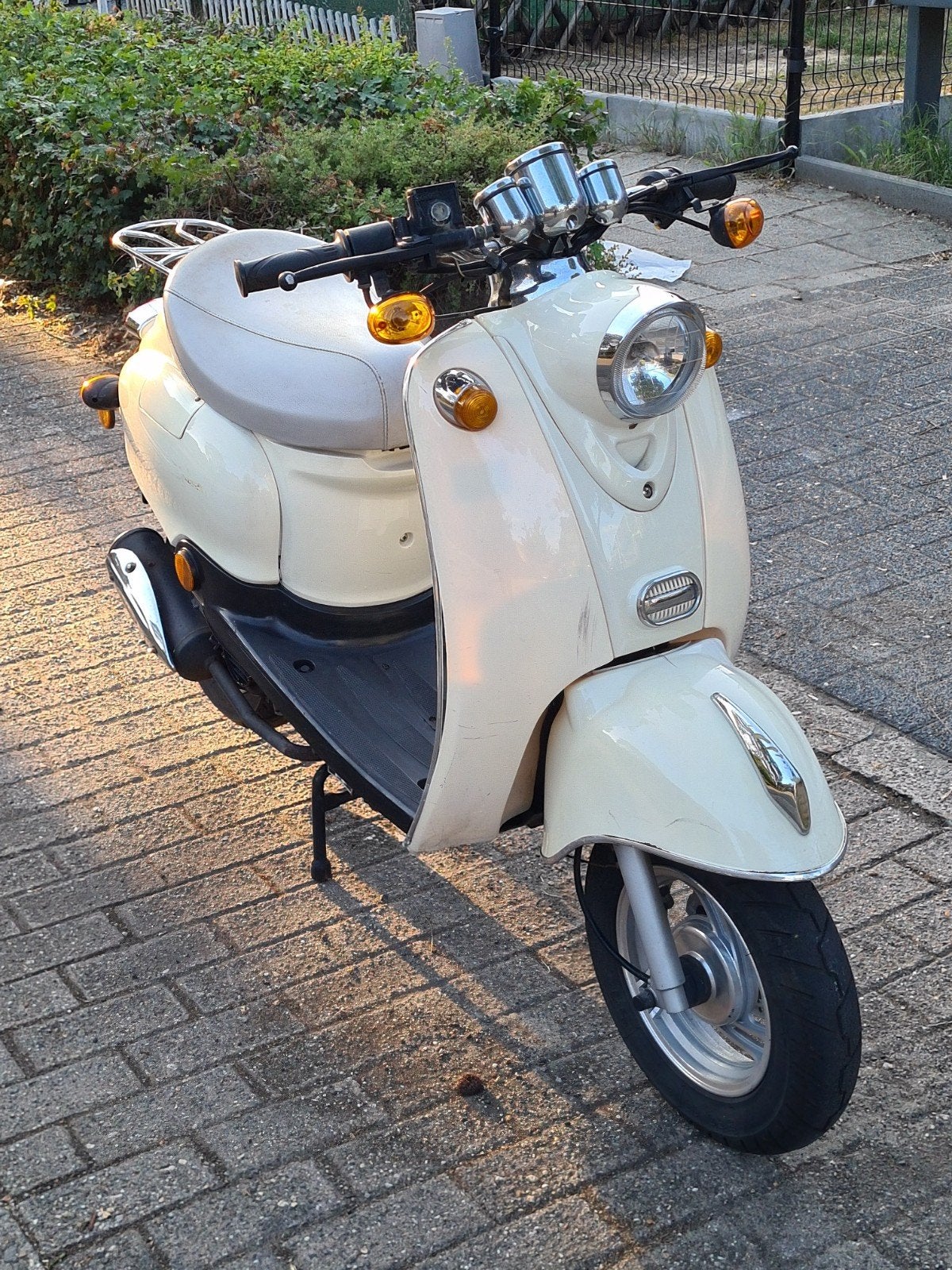 Joli scooter 4 temps classe B 50cc qui démarre et roule en b, Vélos & Vélomoteurs, Enlèvement ou Envoi