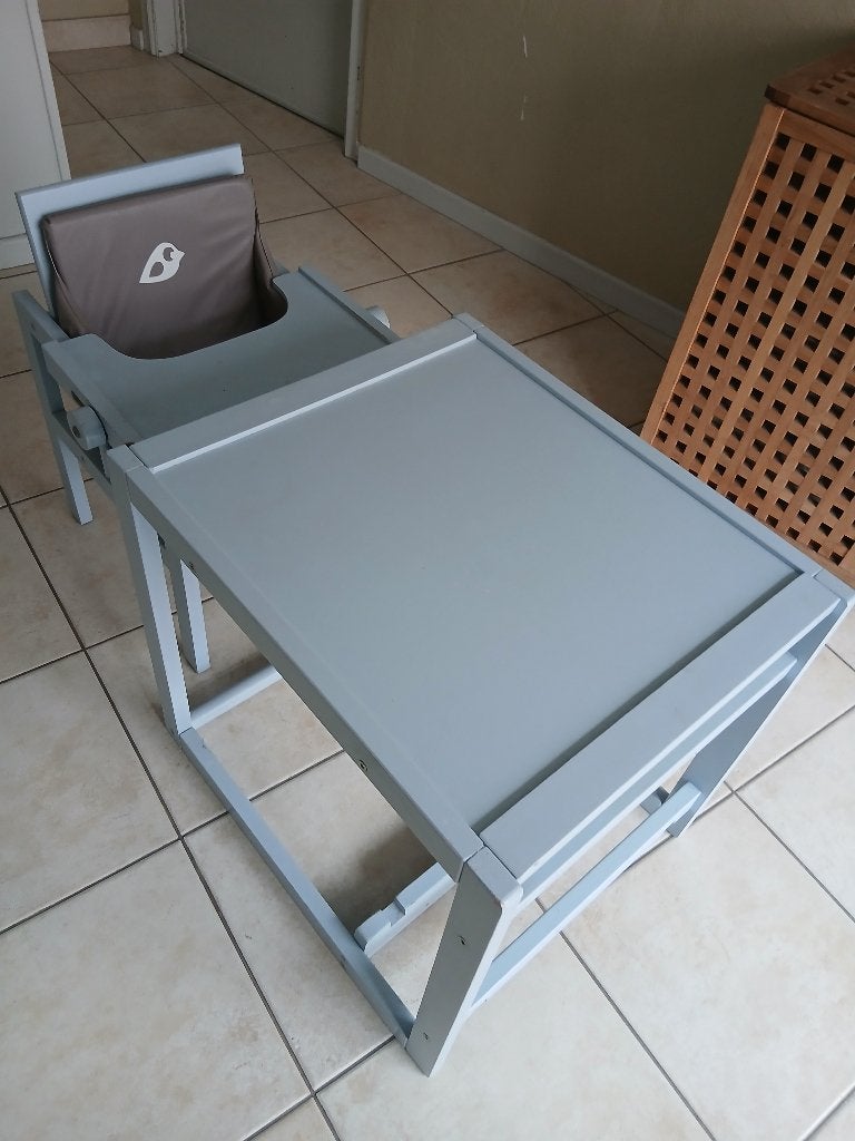 Kinderstoel met tafel, Kinderen en Baby's, Kinderstoelen, Ophalen, Zo goed als nieuw, Hangstoel, Afneembaar eetblad