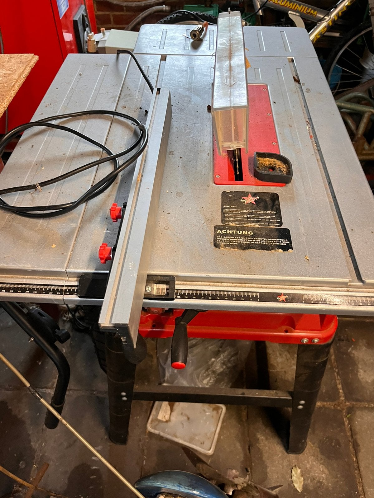 Bijna nooit gebruikte zaagmachine 30€, Ophalen, Zo goed als nieuw