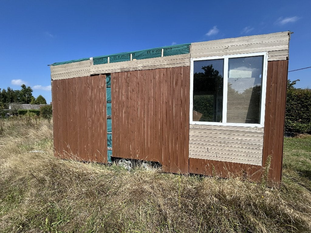 Tiny house in opbouw / mobiele trash room
