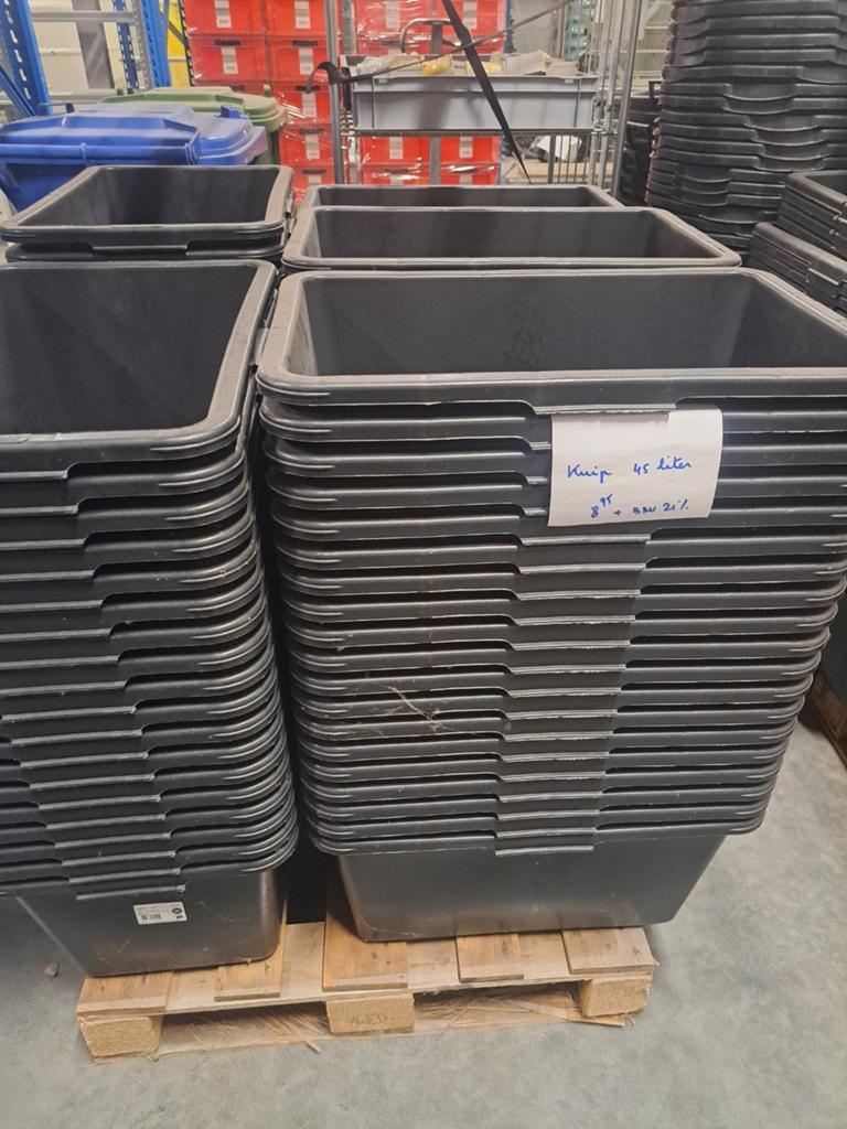 Diverse nieuwe kuipen en emmers ., Tuin en Terras, Ophalen