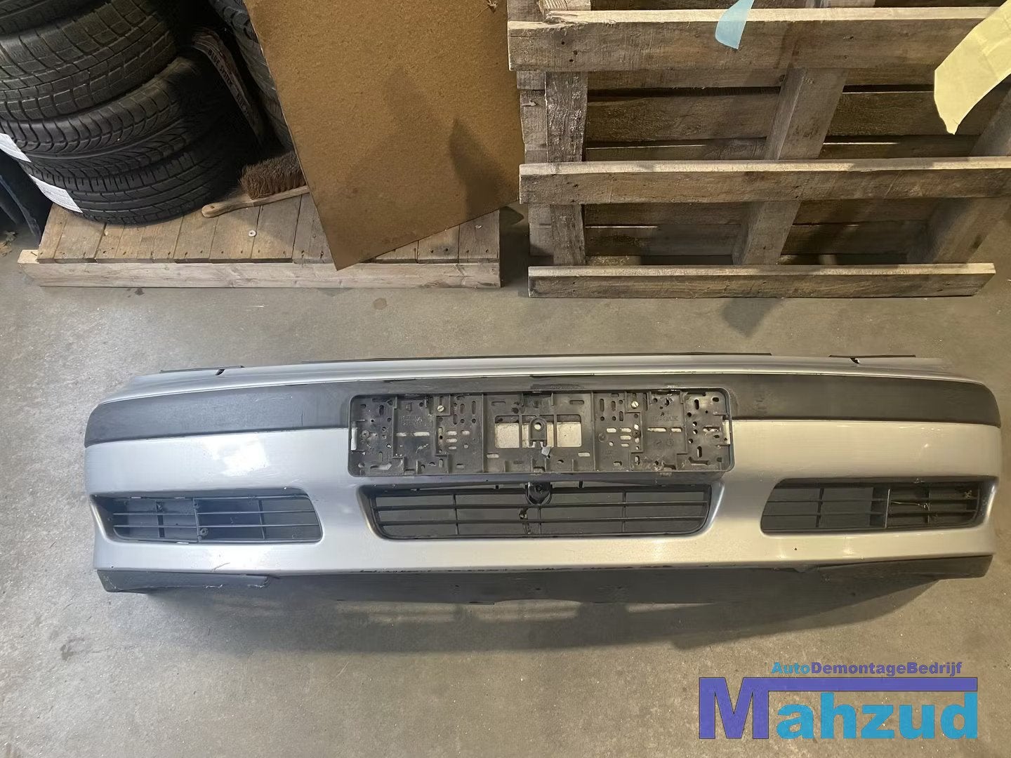SAAB 9-5 GRIJS 268 Sedan Voorbumper bumper voor, Autos : Pièces & Accessoires, Saab Automobile AB (defunct), Utilisé, Avant, Saabvagen 1
461 80  Trollhattan, SE