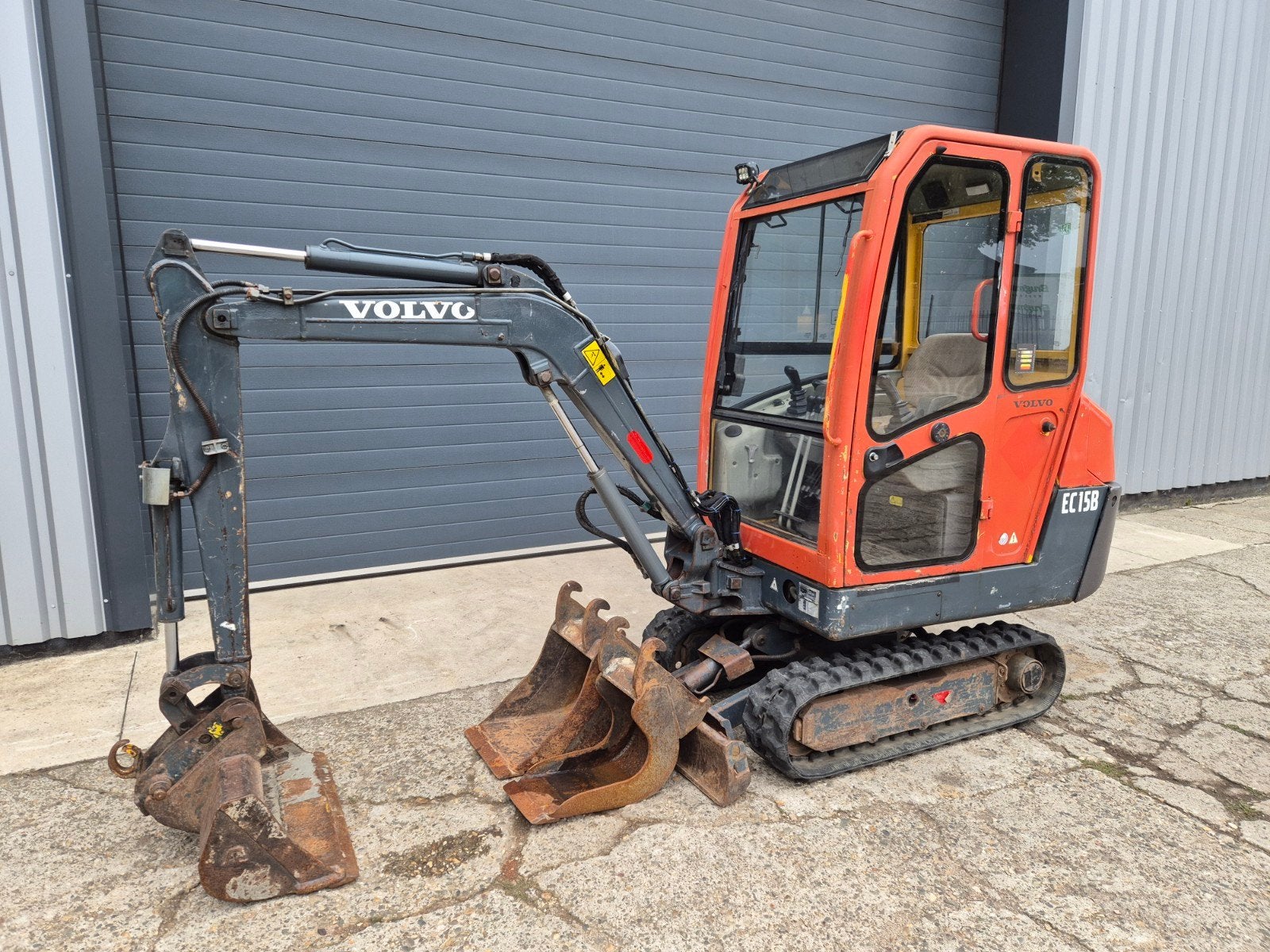 Mini-grue pour excavatrice Volvo EC15B, Enlèvement
