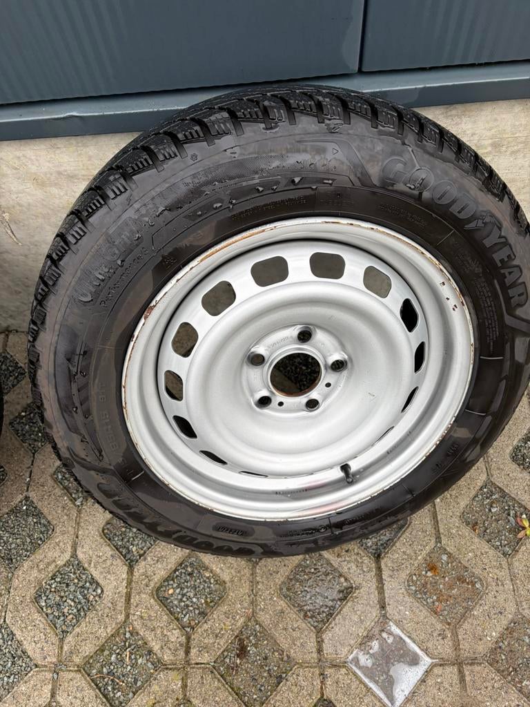 WInterbanden op velg partner/berlingo/combo, Auto-onderdelen, Ophalen, Bestelwagen, 15 inch, Velg(en)