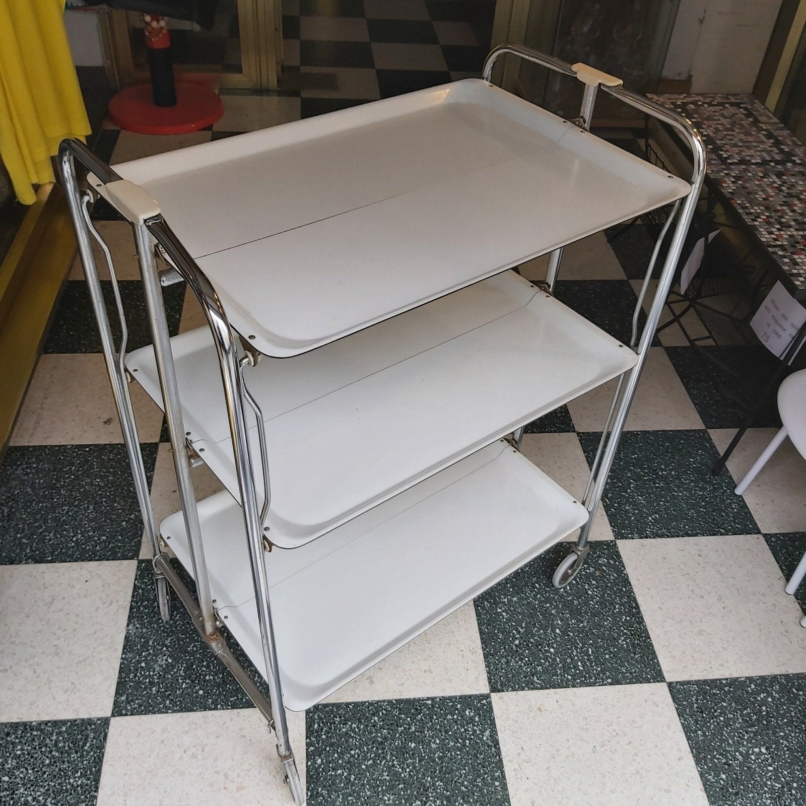 Chariot de service pliable allemand vintage avec 3 plateaux,, Enlèvement
