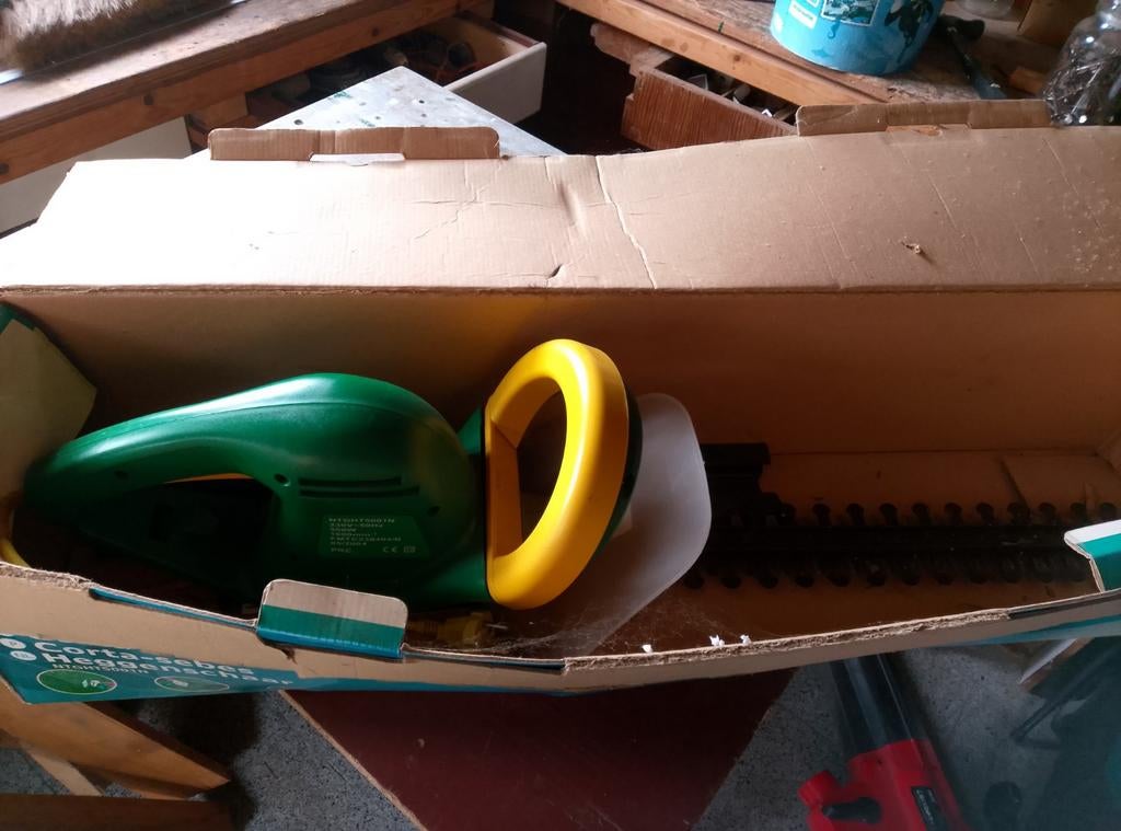 Pakket van tuinartikelen, Ophalen