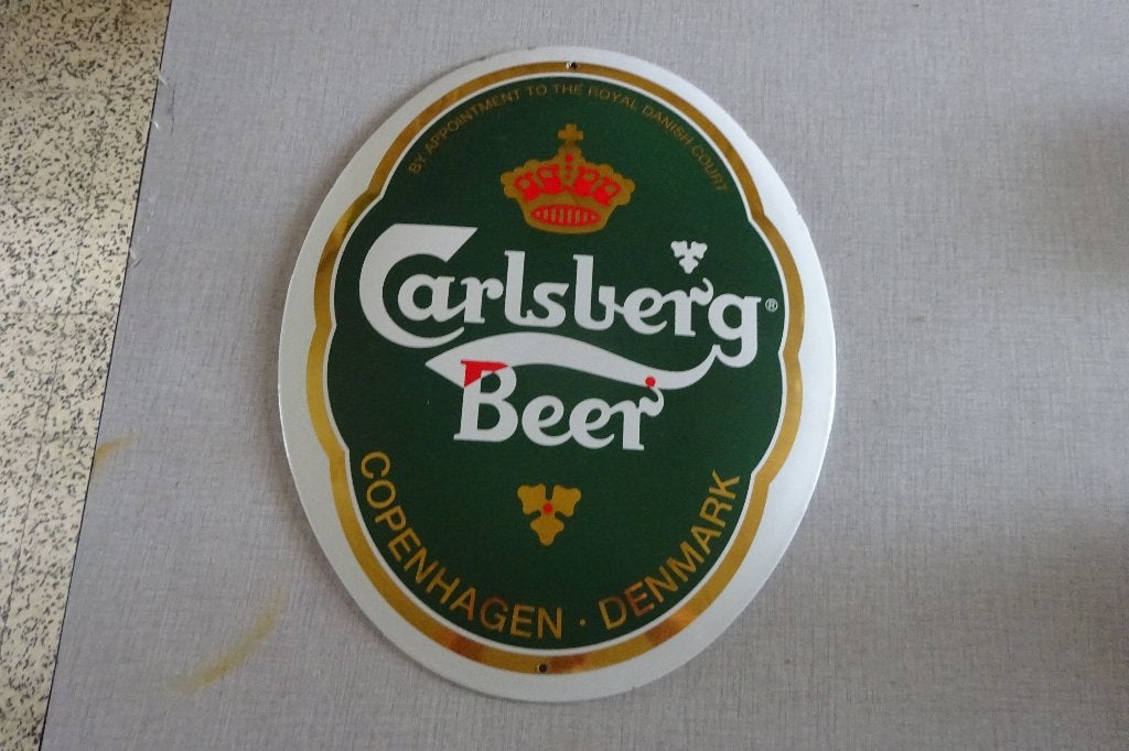 Origineel emaille bord met bier van Carlsberg, Verzamelen, Ophalen, Gebruikt, Reclamebord