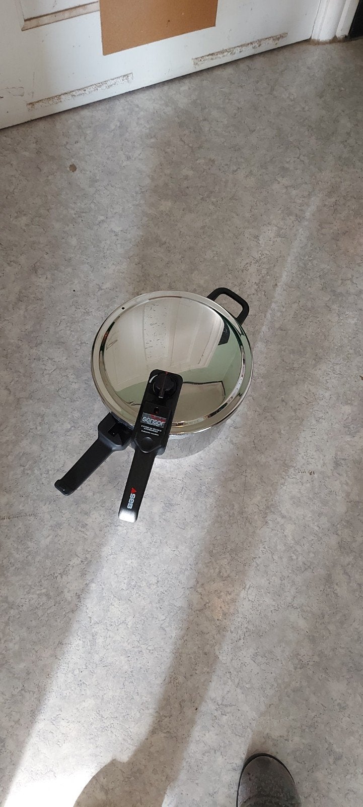 Marmite à pression ou autocuiseur seb sensor., Maison & Meubles, Envoi, Neuf, Inox, Casserole ou Cocotte-minute