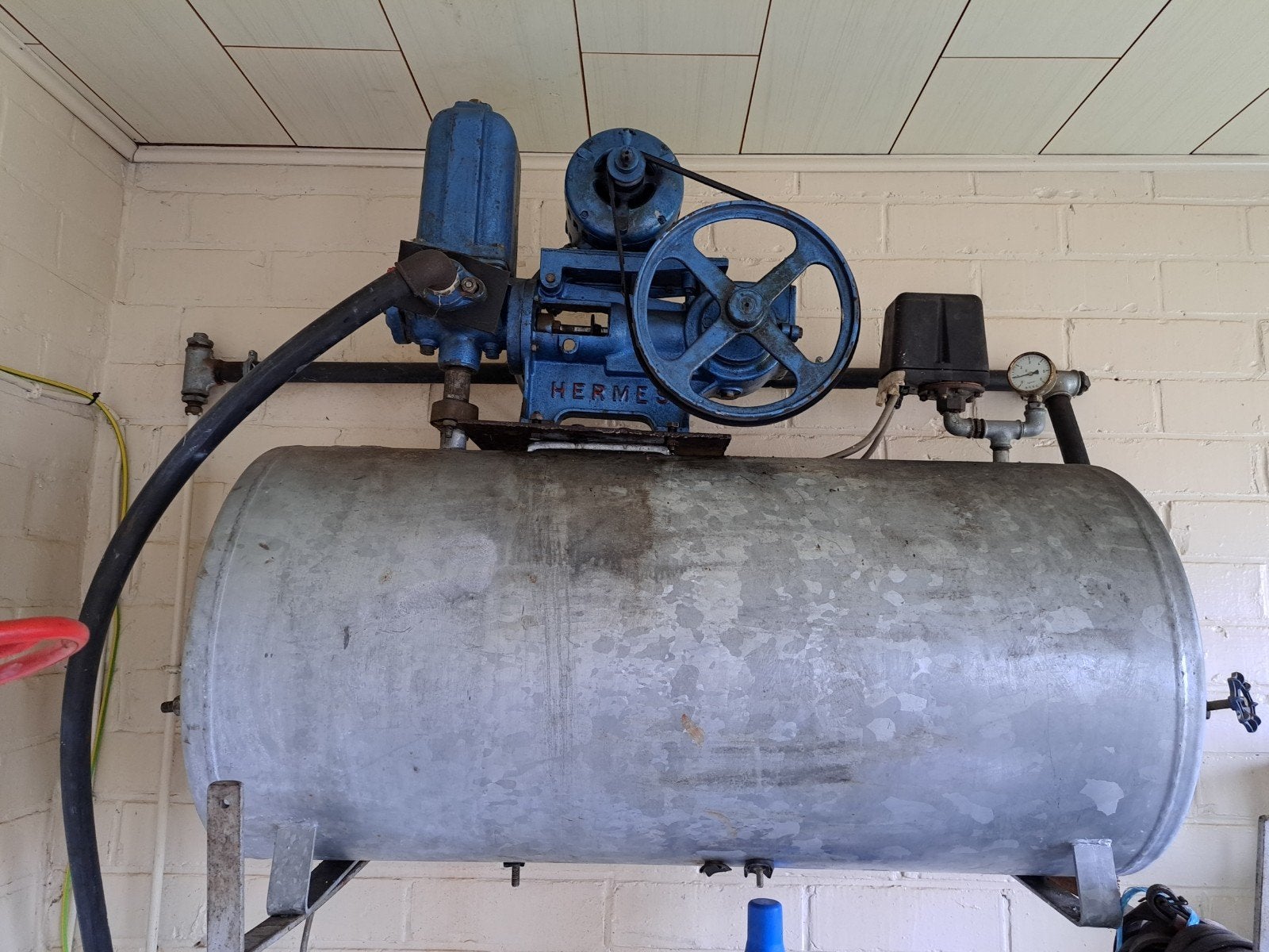 traagwerkende zuigerpomp Hermes- 220 V, Ophalen
