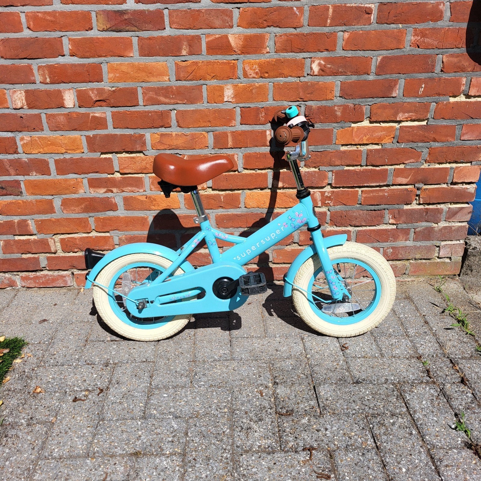 Super Super kinderfiets 12 inch - blauw met vlinders, Stabilisateurs, Frein à rétropédalage, Enlèvement, Utilisé