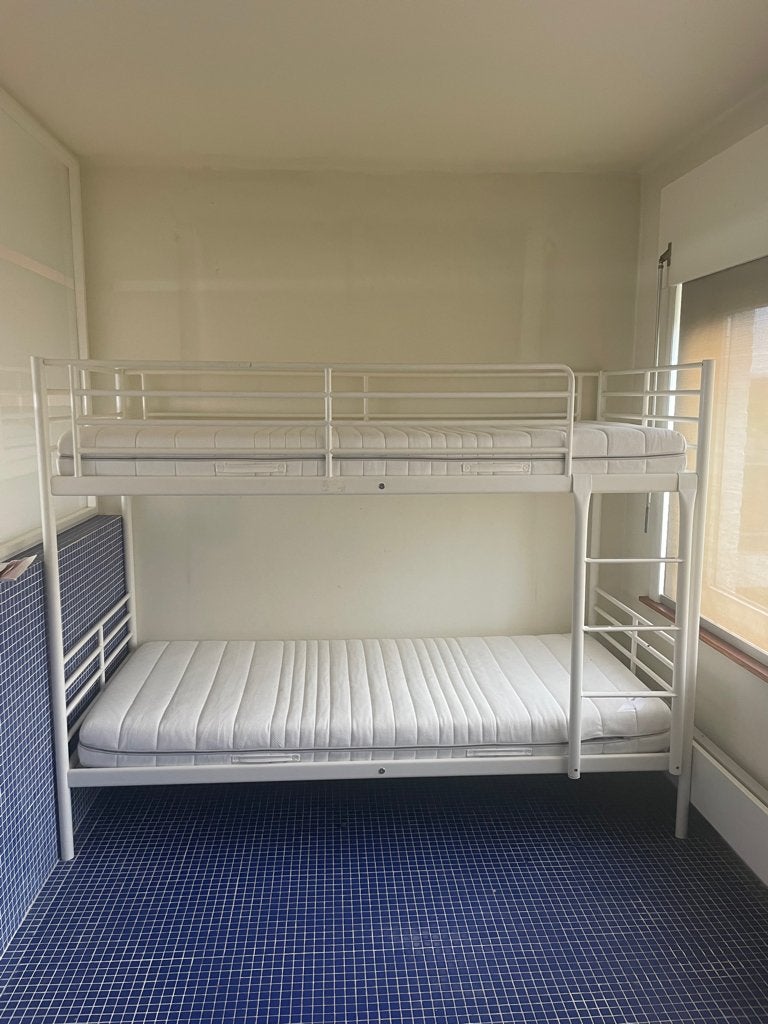 Stapelbed, 2 propere matrasjes en toebehoren, Huis en Inrichting, Ophalen, 90 cm, Eenpersoons, 160 tot 180 cm