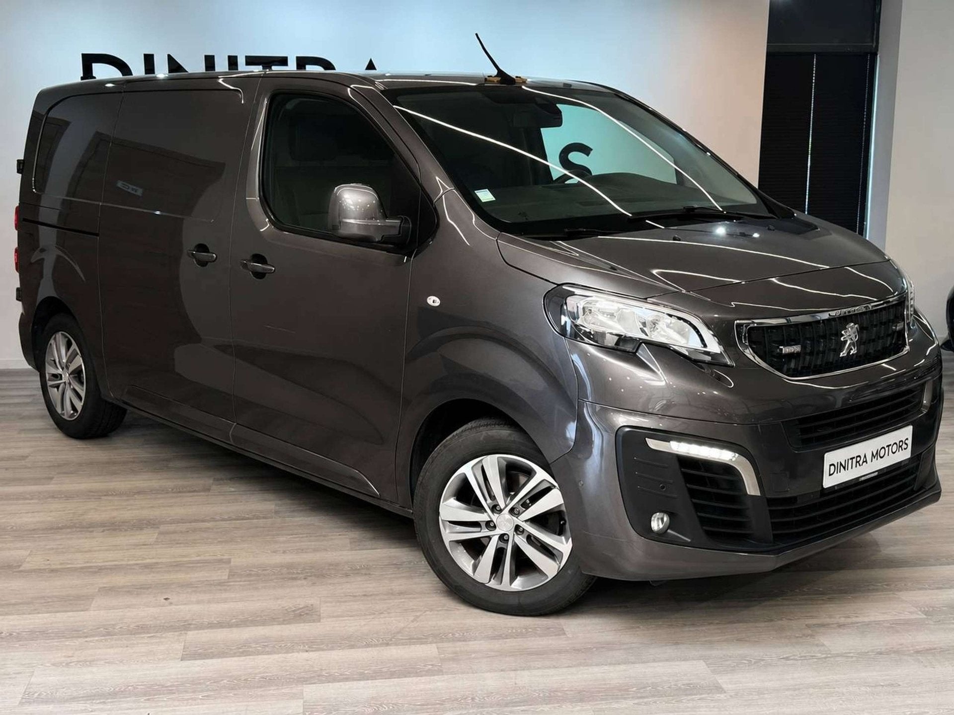 Peugeot Expert 2.0 BlueHDi L2 Asphalt - Carplay/Navi/Cruise, Auto's, Peugeot, Automaat, Stof, Gebruikt, 4 cilinders