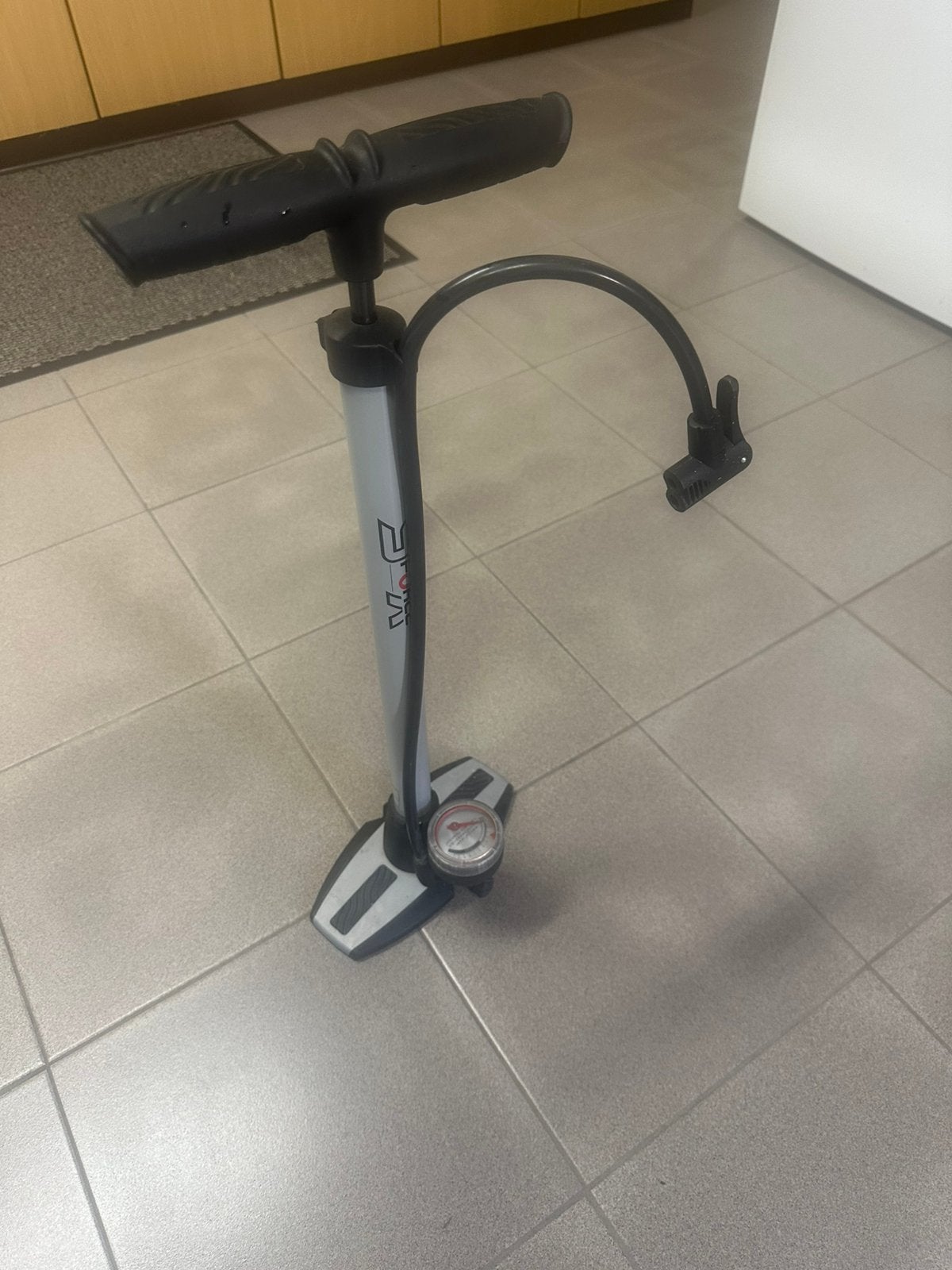 Fietspomp met meter, Ophalen, Zo goed als nieuw