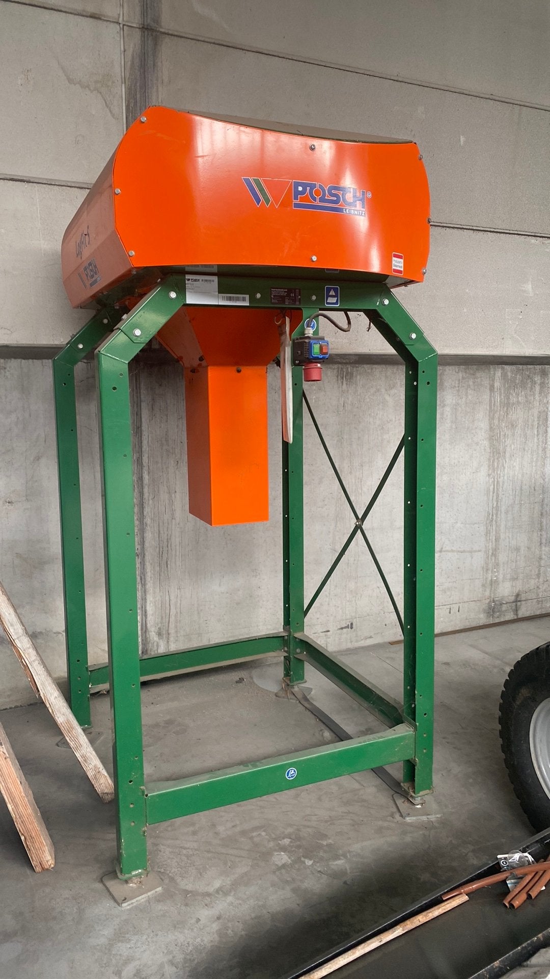 Posch zeefmachine voor brandhout, Ophalen