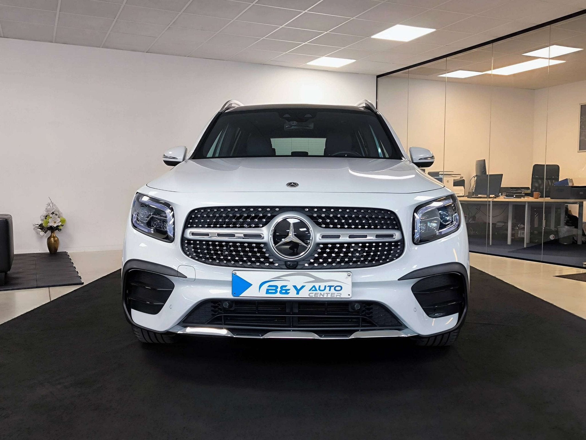 Mercedes-Benz GLB 250 AMG Line / Sport Edit. Pano / 8G-DCT, Auto's, Gebruikt, Euro 6, 4 cilinders, Wit